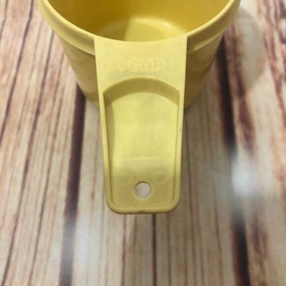 Vintage Tupperware Harvest Gold Nesting Measuring Cup 1 CUP Replacement 761-2 - Picture 6 of 10